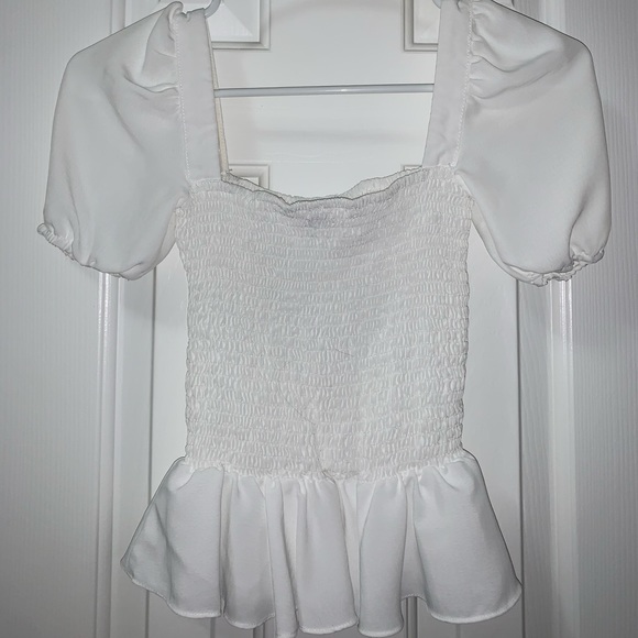 Shirred tube top with puff sleeves - Picture 2 of 2